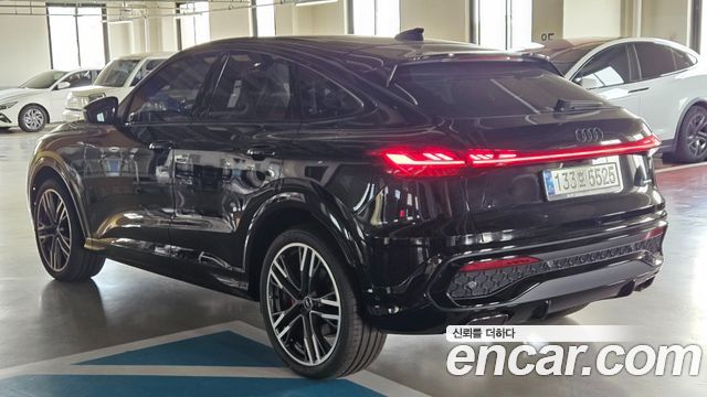 Audi Q5 45 TFSI Quattro Sportback S Line Black Edition — пробег 18 км — фото 5 из 5