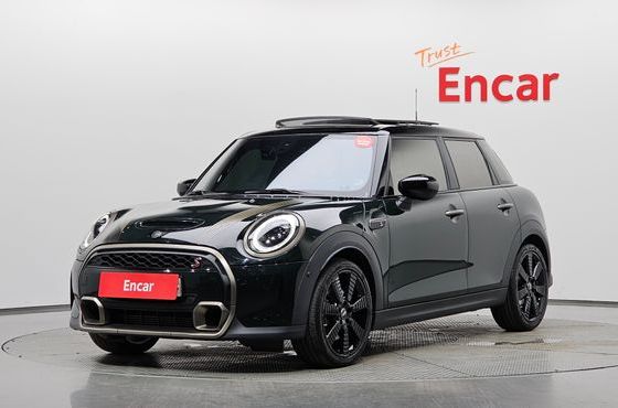 Mini Cooper 5Door Resolute Edition 3rd Gen — пробег 40 794 км — фото 1 из 5