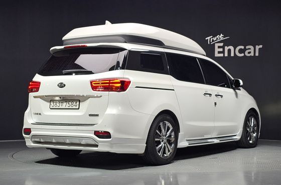 Kia Carnival 9-Seater Hi-Limousine Noblesse Special — пробег 106 344 км — фото 2 из 5
