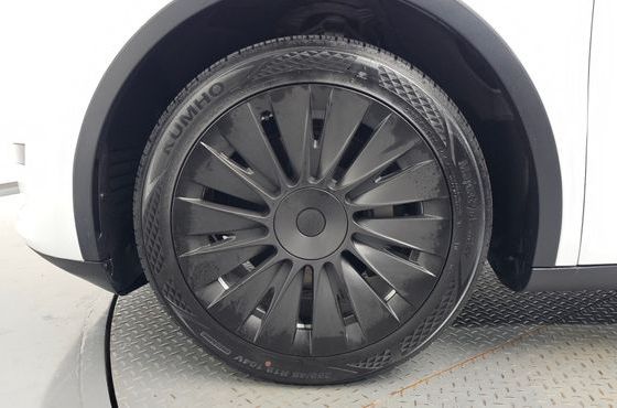 Tesla Model Y RWD — пробег 26 752 км — фото 5 из 5