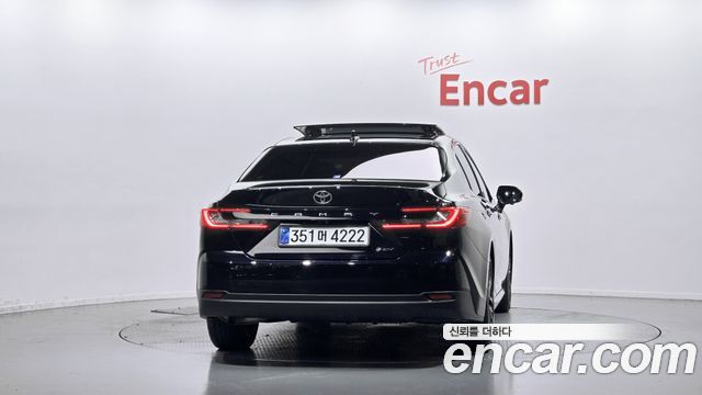 Toyota Camry 2.5 XLE Premium Hybrid — пробег 17 550 км — фото 4 из 5