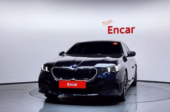BMW i5 eDrive 40 M Sport Pro — пробег 46 239 км — фото 3 из 5