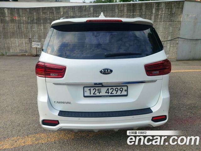 Kia Carnival 9-Seater Prstige — пробег 193 200 км — фото 4 из 5