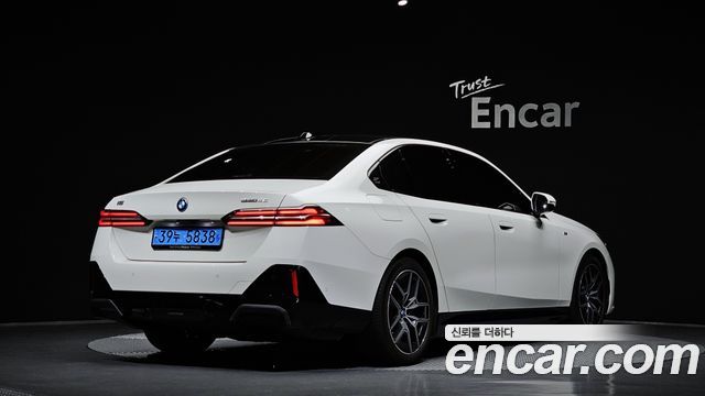 BMW i5 eDrive 40 M Sport — пробег 39 003 км — фото 2 из 5