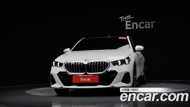 BMW i5 eDrive 40 M Sport — пробег 39 003 км — фото 3 из 5