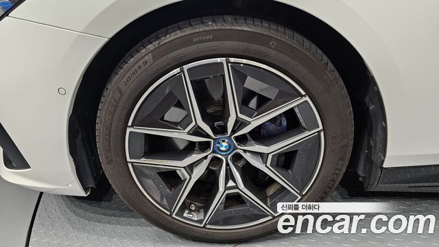 BMW i5 eDrive 40 M Sport — пробег 39 003 км — фото 5 из 5