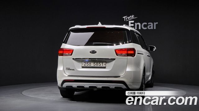 Kia Carnival из Кореи Encar