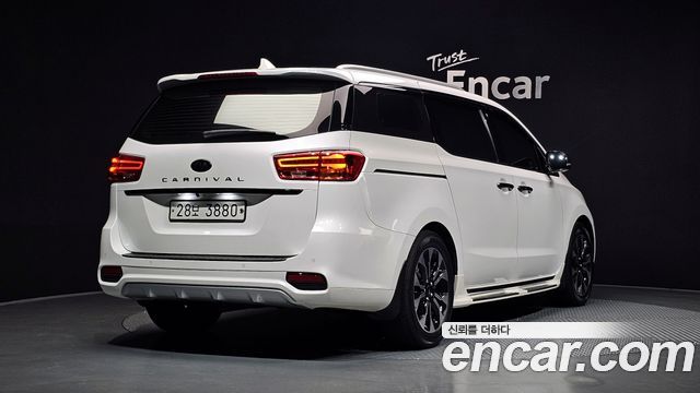 Kia Carnival из Кореи Encar