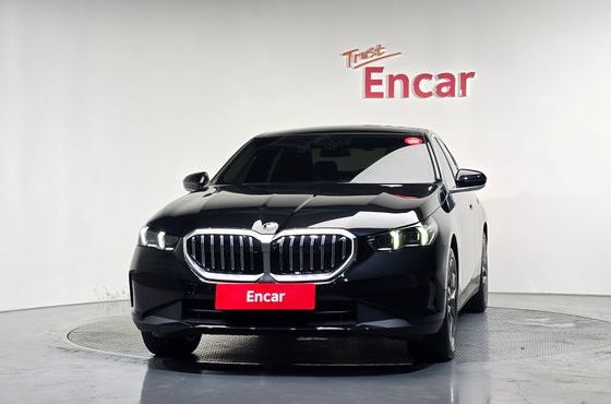 BMW 5-Series 530i xDrive — пробег 6 800 км — фото 3 из 5