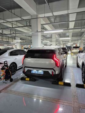 Kia EV3 Standard 2WD Air — пробег 3 865 км — фото 5 из 5
