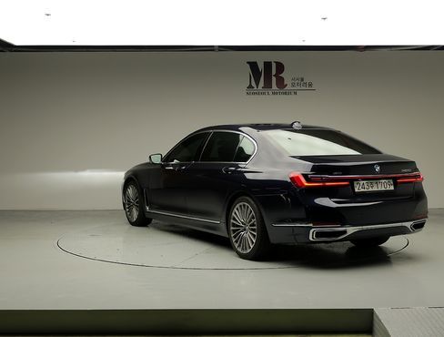 BMW 7-Series 740Li xDrive Design Pure Excellence — пробег 83 334 км — фото 4 из 5