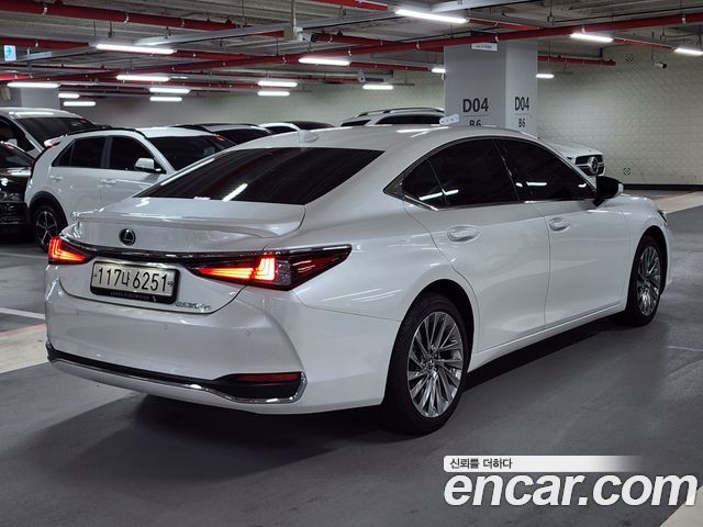 Lexus ES Luxury Plus — пробег 26 131 км — фото 2 из 5