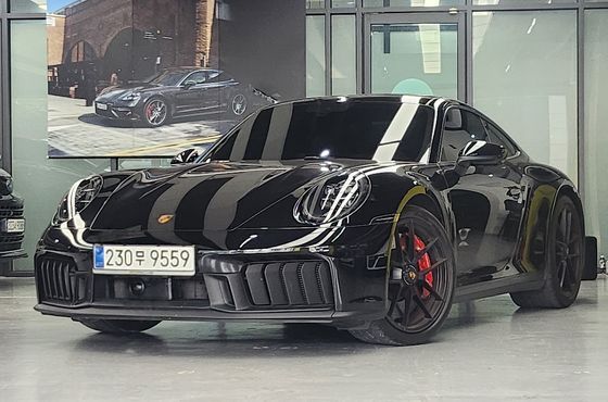 Porsche 911 Carrera 4 GTS — пробег 7 640 км — фото 1 из 5