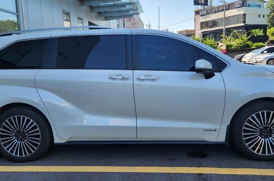 Toyota Sienna 2.5 Hybrid 2WD — пробег 156 000 км — фото 2 из 5
