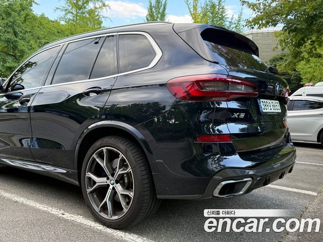 BMW X5 xDrive 45e M Sport — пробег 72 700 км — фото 2 из 5