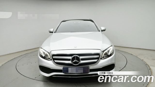 Mercedes-Benz E-Class E300 4MATIC Avnatgarde — пробег 50 020 км — фото 1 из 5