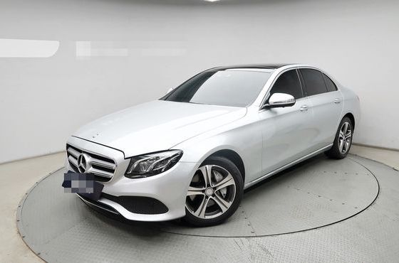 Mercedes-Benz E-Class E300 4MATIC Avnatgarde — пробег 50 020 км — фото 3 из 5