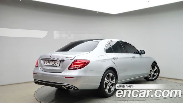 Mercedes-Benz E-Class E300 4MATIC Avnatgarde — пробег 50 020 км — фото 4 из 5