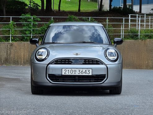 Mini Cooper 5Door Essential — пробег 5 671 км — фото 2 из 5