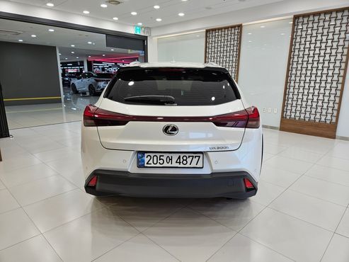 Lexus UX 2.0 2WD — пробег 22 122 км — фото 4 из 5