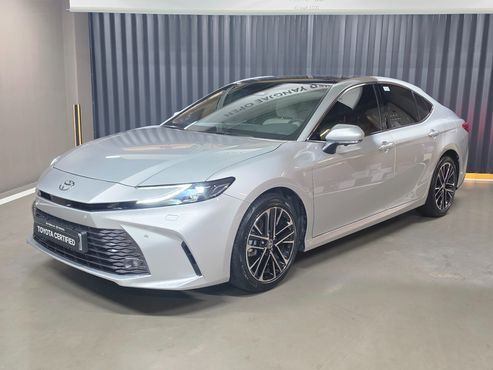 Toyota Camry 2.5 XLE Premium Hybrid — пробег 3 794 км — фото 1 из 5