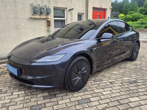 Tesla Model 3 스탠다드 RWD — пробег 980 км — фото 3 из 5