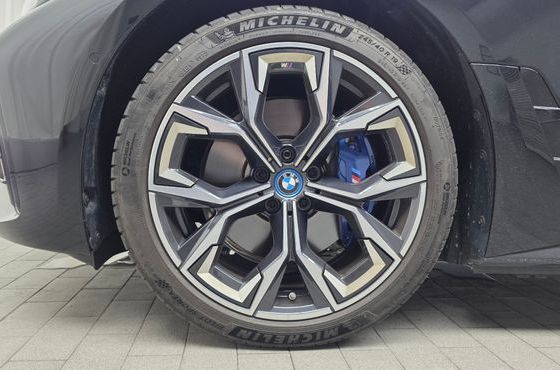 BMW i4 eDrive40 M Sports Pro — пробег 10 487 км — фото 5 из 5