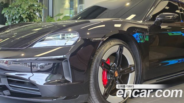Porsche Taycan 4S — пробег 14 900 км — фото 4 из 5