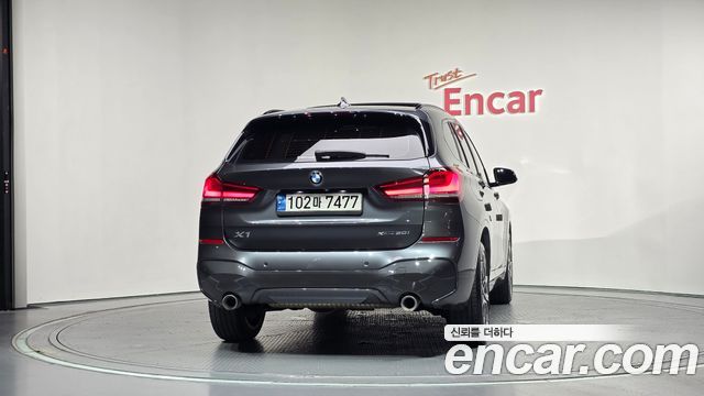 BMW X1 xDrive 20i M Sport — пробег 42 514 км — фото 4 из 5