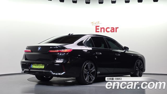 BMW 7-Series 750e xDrive M Sport — пробег 67 481 км — фото 2 из 5