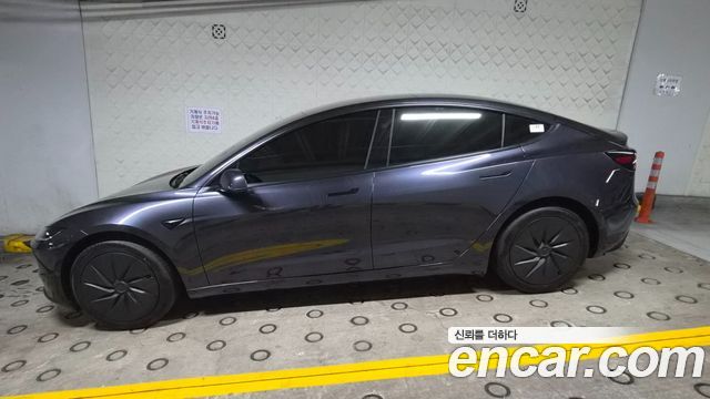 Tesla Model 3 스탠다드 RWD — пробег 750 км — фото 3 из 5
