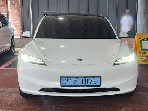 Tesla Model 3 Premium Long Range RWD — пробег 986 км — фото 1 из 5