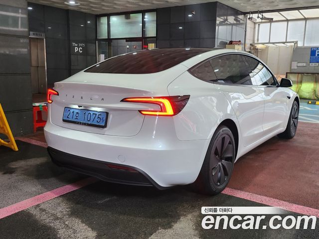 Tesla Model 3 Premium Long Range RWD — пробег 986 км — фото 4 из 5