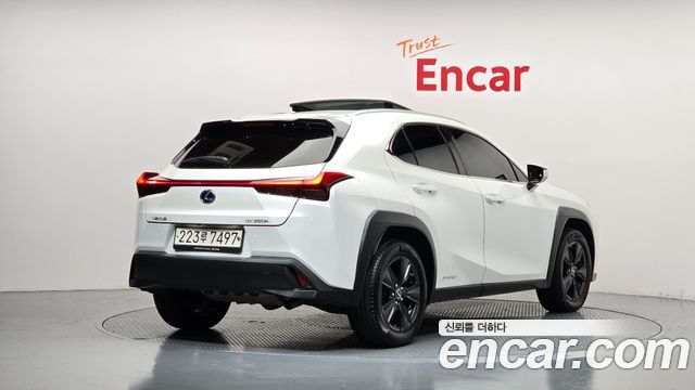 Lexus UX 2.0 2WD — пробег 83 912 км — фото 2 из 5