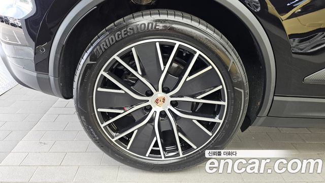 Porsche Macan Base 4 — пробег 11 835 км — фото 5 из 5