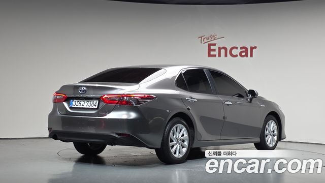 Toyota Camry 2.5 LE Hybrid — пробег 11 818 км — фото 2 из 5