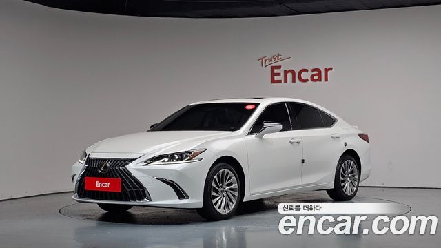 Lexus ES Luxury Plus — пробег 18 194 км — фото 1 из 5