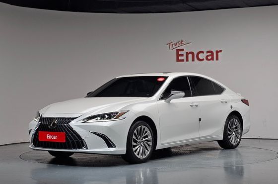 Lexus ES Luxury Plus — пробег 18 194 км — фото 1 из 5