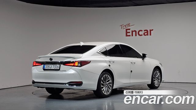 Lexus ES Luxury Plus — пробег 18 194 км — фото 2 из 5