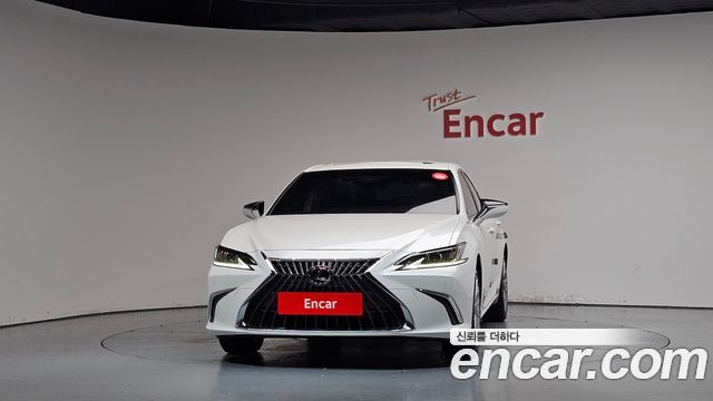 Lexus ES Luxury Plus — пробег 18 194 км — фото 3 из 5