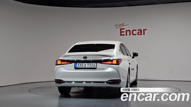 Lexus ES Luxury Plus — пробег 18 194 км — фото 4 из 5