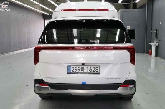 Kia Carnival Gasoline 7-Seater Hi Limousine Signature — пробег 7 335 км — фото 4 из 5