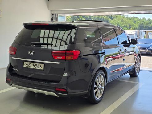 Kia Carnival Gasoline 9-Seater Noblesse Special — пробег 60 000 км — фото 2 из 5