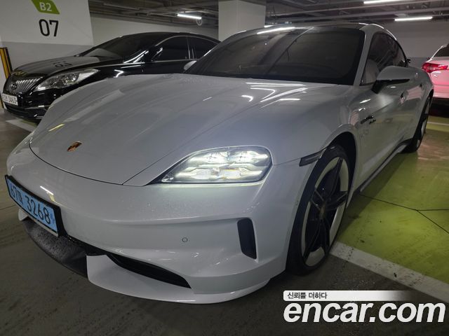 Porsche Taycan Base 4 — пробег 3 180 км — фото 1 из 5
