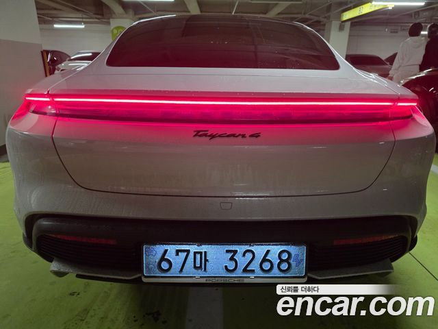 Porsche Taycan Base 4 — пробег 3 180 км — фото 2 из 5