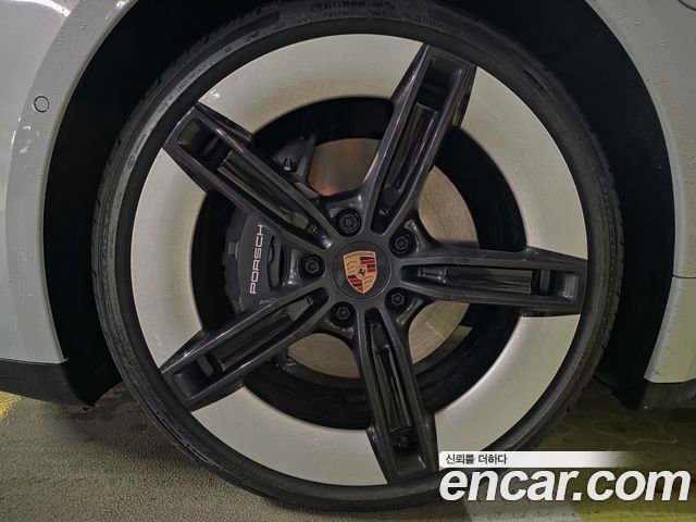 Porsche Taycan Base 4 — пробег 3 180 км — фото 5 из 5