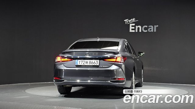 Lexus ES Executive — пробег 15 077 км — фото 4 из 5