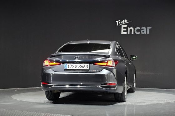 Lexus ES Executive — пробег 15 077 км — фото 4 из 5