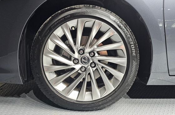 Lexus ES Executive — пробег 15 077 км — фото 5 из 5