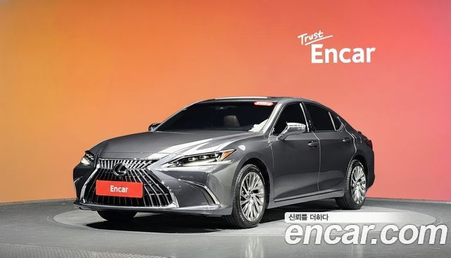 Lexus ES Executive — пробег 15 077 км — фото 1 из 5